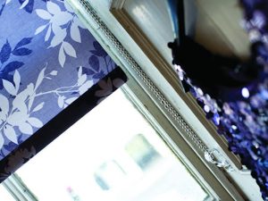 Floral shadow blue blind