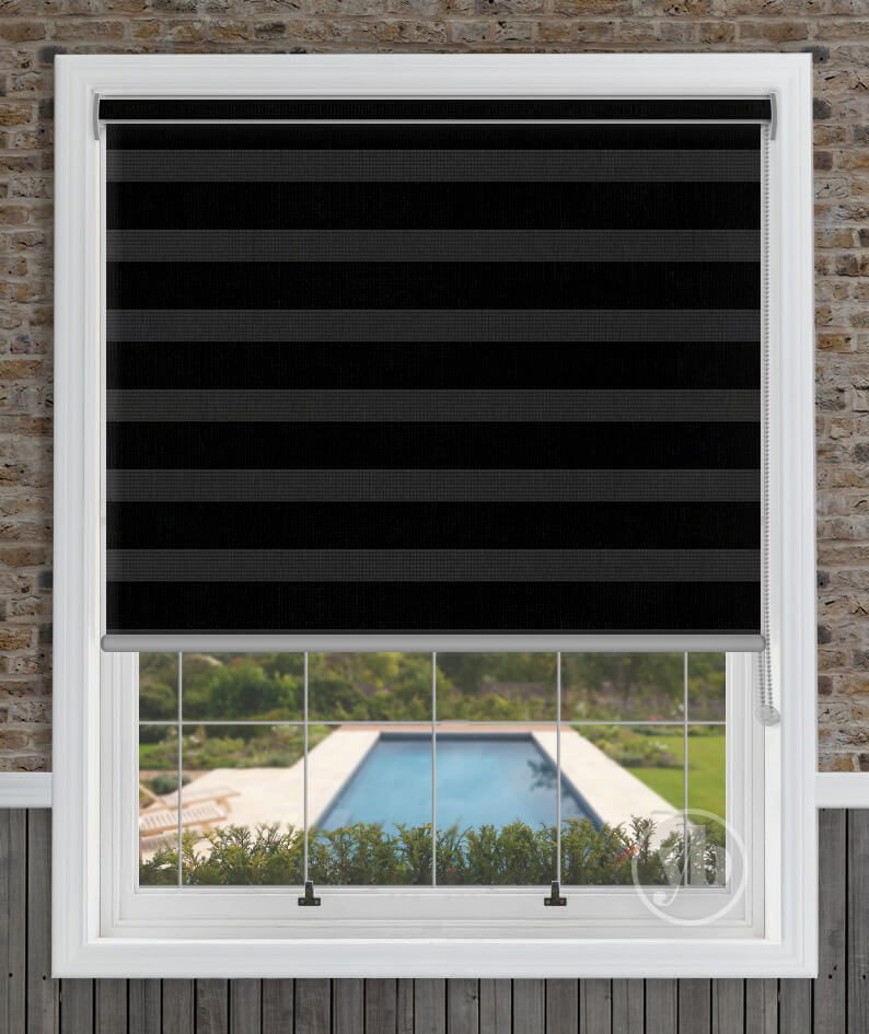2.Capri-Black-HERO-Correct-Pitch-VISION-CS-closed