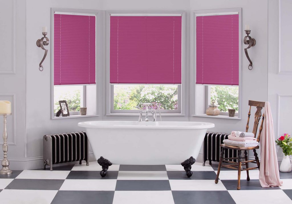 pink venetian blinds in the bathroom
